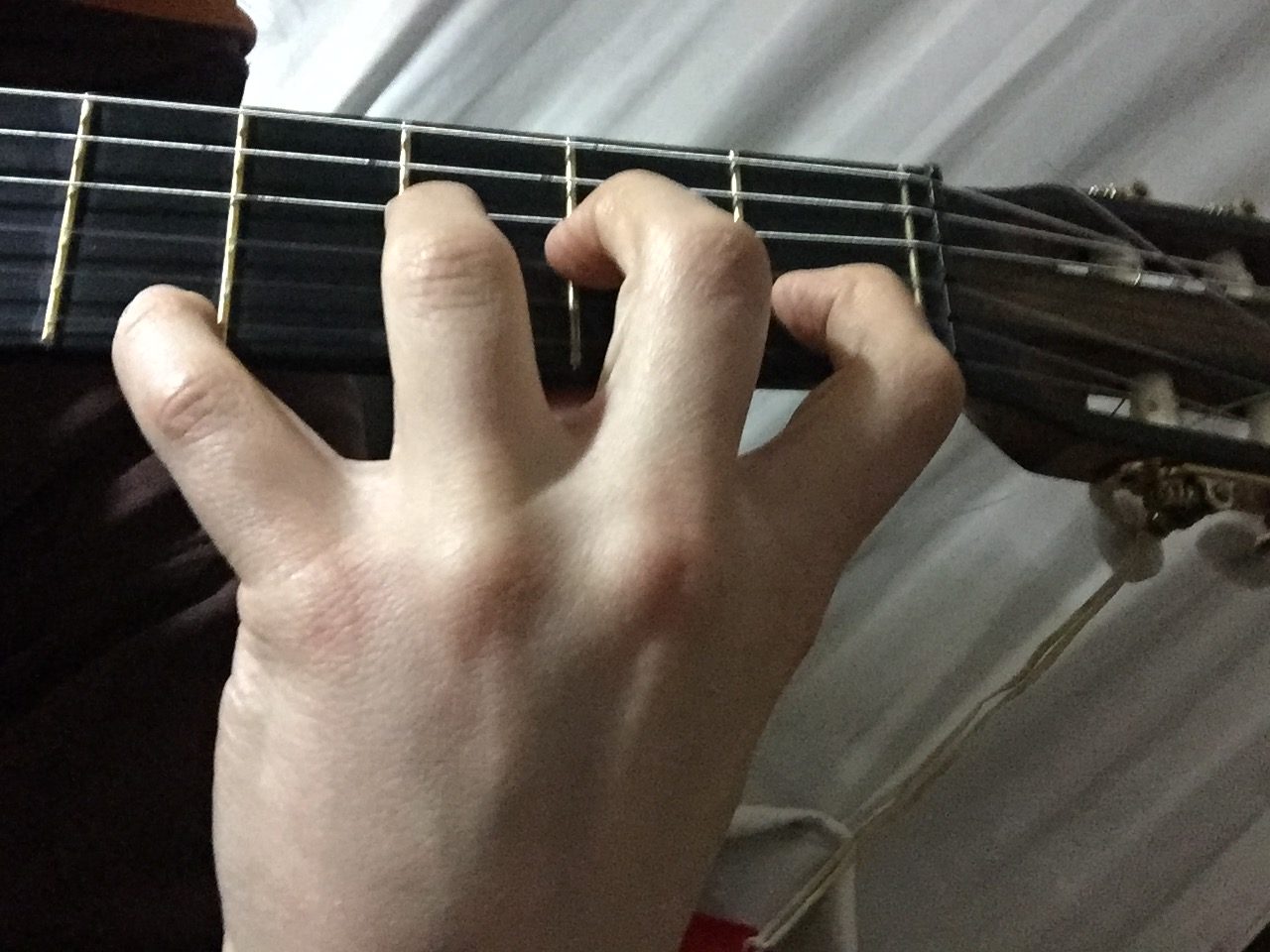 Picture of left hand stretch in canon for 6 voices